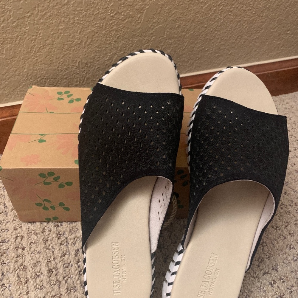 Isle Jacobsen Tulip Slip On